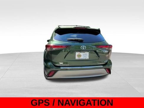 Used 2024 Toyota Highlander Platinum AWD/4WD image 6