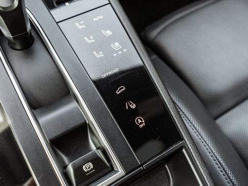 Used 2023 Porsche Macan image 23