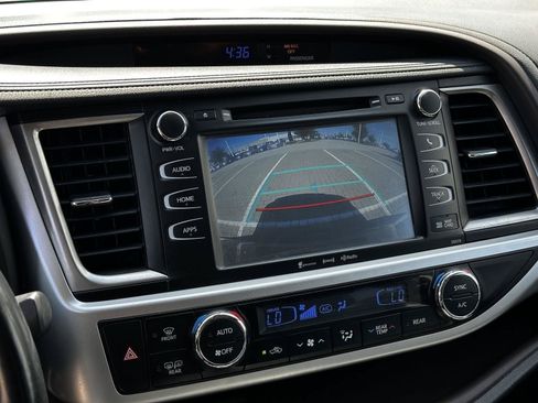 Used 2017 Toyota Highlander XLE w/ Carpet Mat Package AWD/4WD image 16