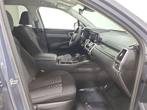 Used 2023 Kia Sorento LX FWD image 12