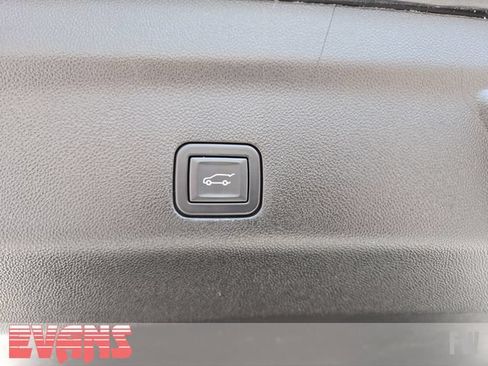 Used 2023 Chevrolet Tahoe Z71 w/ Luxury Package AWD/4WD image 35
