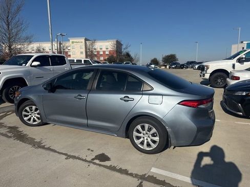Used 2021 Toyota Corolla LE image 5