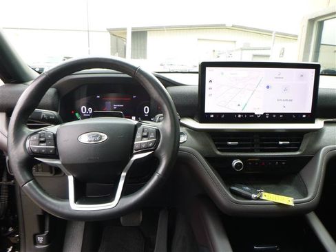 Used 2025 Ford Explorer Platinum w/ LUX Leather Package AWD/4WD image 12
