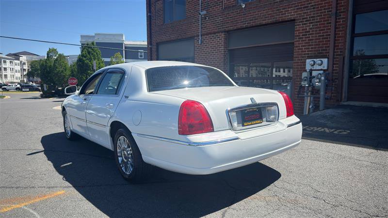 Used 2007 Lincoln Town Car Signature Limited RWD image 6