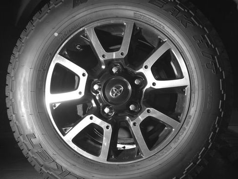 Used 2016 Toyota Tundra SR5 w/ SR5 Upgrade Package AWD/4WD image 11