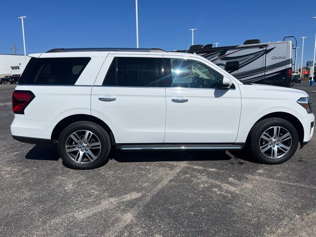 Used 2022 Ford Expedition Limited RWD image 2