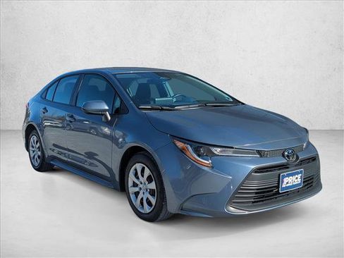 Used 2025 Toyota Corolla LE image 3