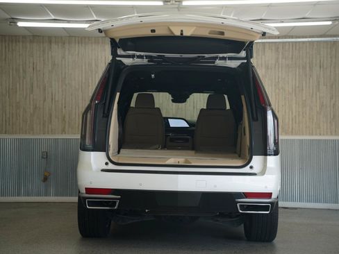 Used 2021 Cadillac Escalade Premium Luxury w/ Driver Assist Tech Package AWD/4WD image 43