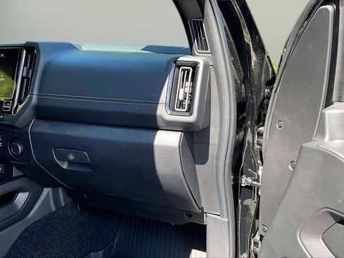 Used 2026 Nissan Frontier SV w/ SV Convenience Package RWD image 19