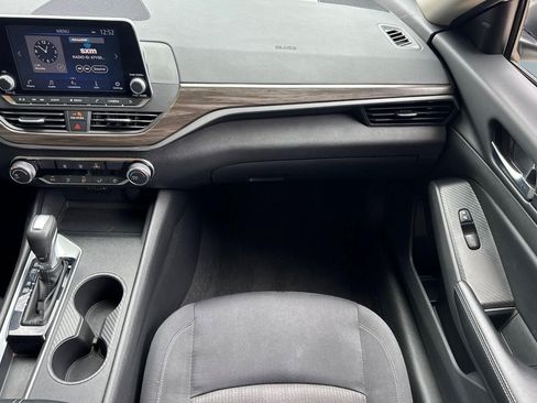 Used 2025 Nissan Altima 2.5 SV FWD image 28