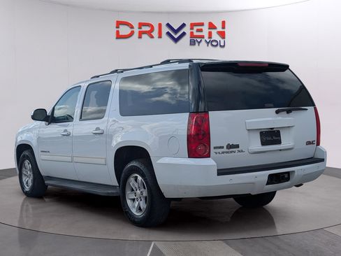 Used 2011 GMC Yukon XL SLT w/ SLT-2 Equipment Package image 3