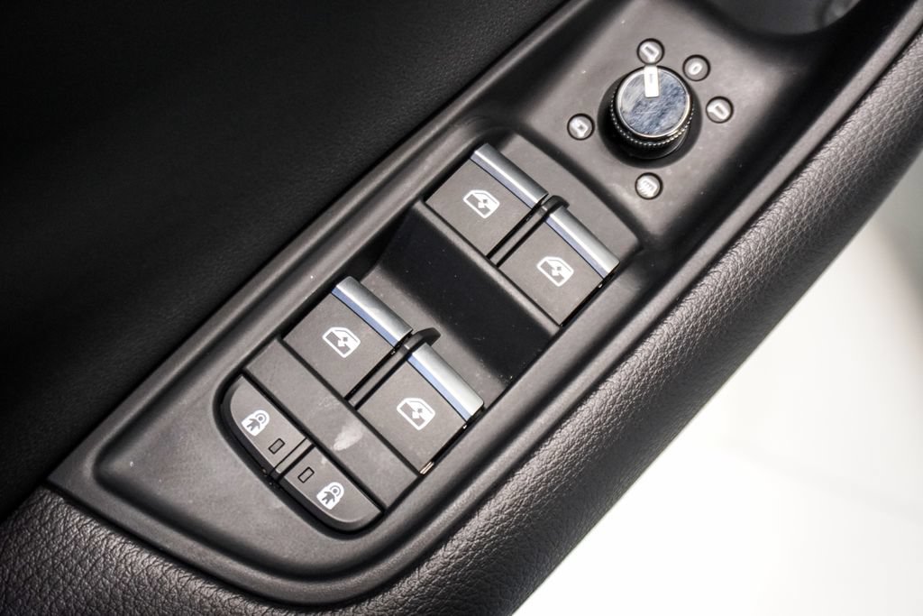 Used 2022 Audi Q8 Premium AWD/4WD image 23