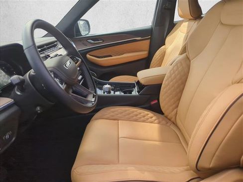 Used 2025 Jeep Grand Cherokee L Summit w/ Obsidian Package image 14