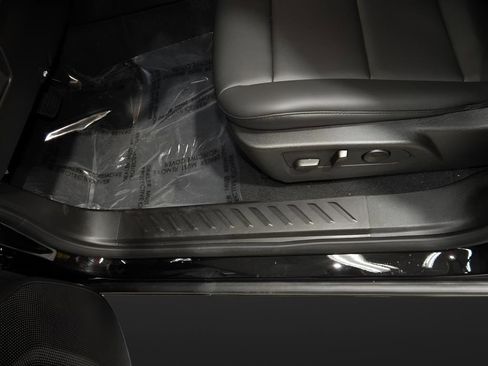 Used 2025 Chevrolet Colorado Trail Boss image 11