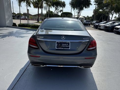 Used 2018 Mercedes-Benz E 300 4MATIC image 2