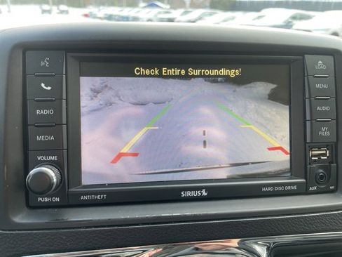 Used 2014 Chrysler Town & Country Touring image 29