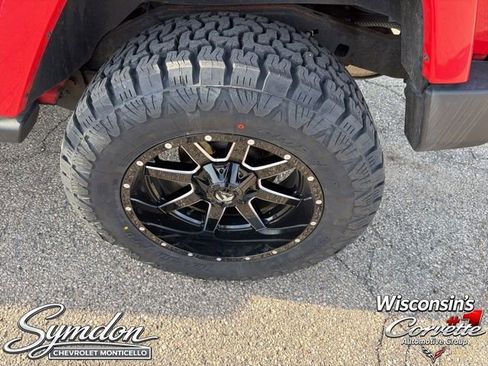 Used 2017 Jeep Wrangler Unlimited Sahara w/ Dual Top Group AWD/4WD image 26