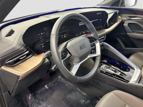 Certified 2025 Audi Q5 Premium w/ Convenience Package AWD/4WD image 9