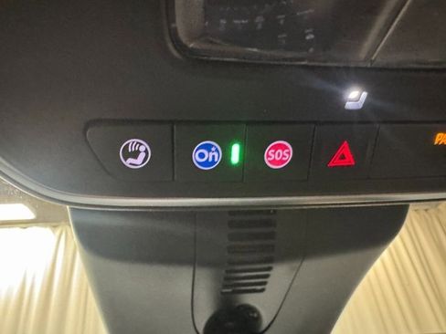 Used 2025 Chevrolet Traverse RS image 27