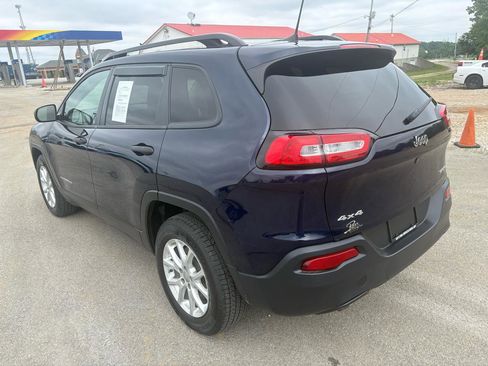 Used 2016 Jeep Cherokee Sport AWD/4WD image 5