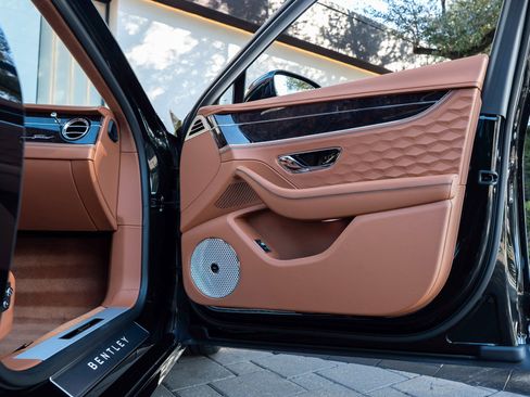 Used 2025 Bentley Flying Spur Speed image 58