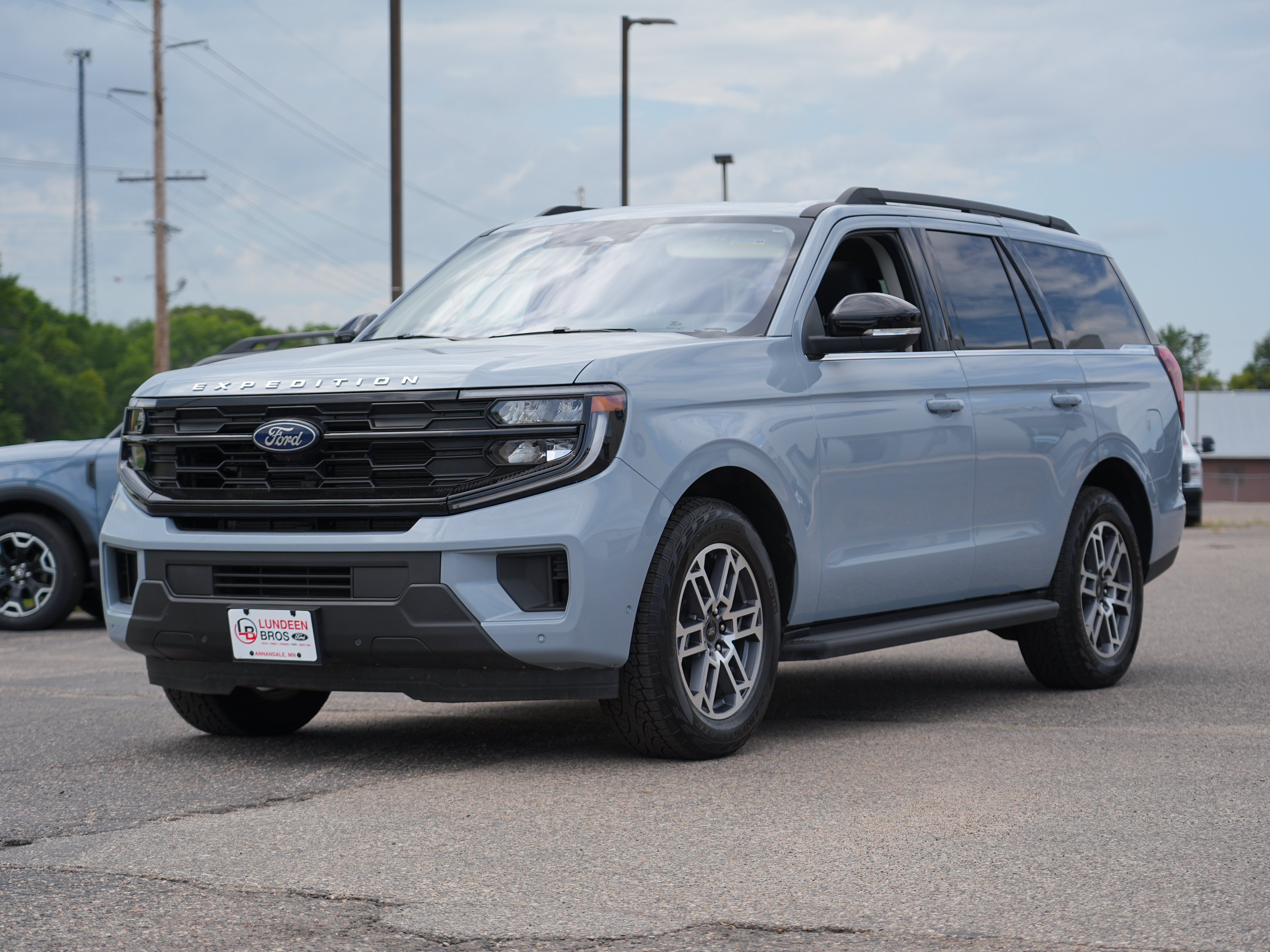 Used 2025 Ford Expedition Active AWD/4WD image 8