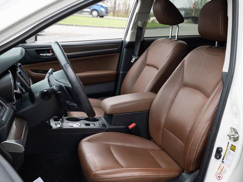 Used 2017 Subaru Outback 2.5i Touring AWD/4WD image 14