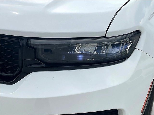 Used 2024 Jeep Grand Cherokee Altitude RWD image 30