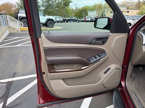 Used 2019 Chevrolet Tahoe LT w/ Luxury Package AWD/4WD image 13