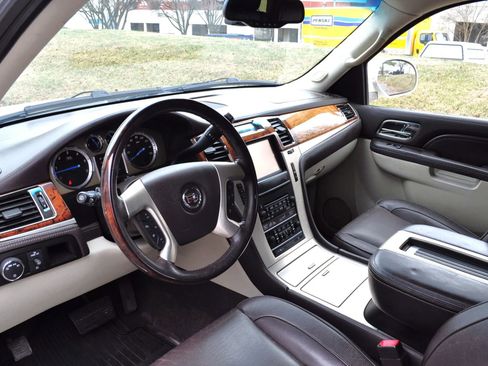 Used 2013 Cadillac Escalade Platinum image 7