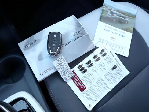 Used 2020 Chevrolet Bolt Premier w/ Infotainment Package image 28