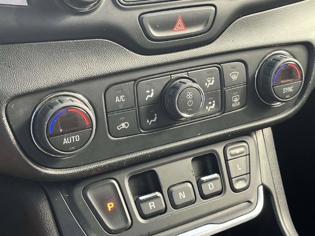 Used 2019 GMC Terrain SLT w/ Preferred Package FWD image 31