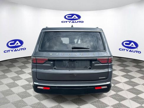 Used 2024 Jeep Wagoneer Series II w/ Flexible Seating Group RWD image 5