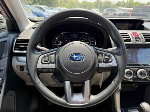 Used 2017 Subaru Forester 2.5i Premium AWD/4WD image 19