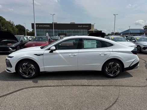 New 2026 Hyundai Sonata SEL FWD image 2