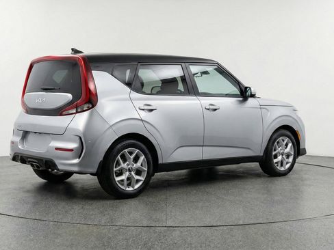 Used 2025 Kia Soul LX w/ LX Technology Package FWD image 9