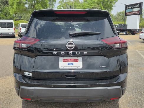 Used 2024 Nissan Rogue S image 4