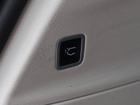 Used 2023 Chrysler Pacifica Touring-L FWD image 52
