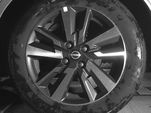 Used 2025 Nissan Versa SV image 14