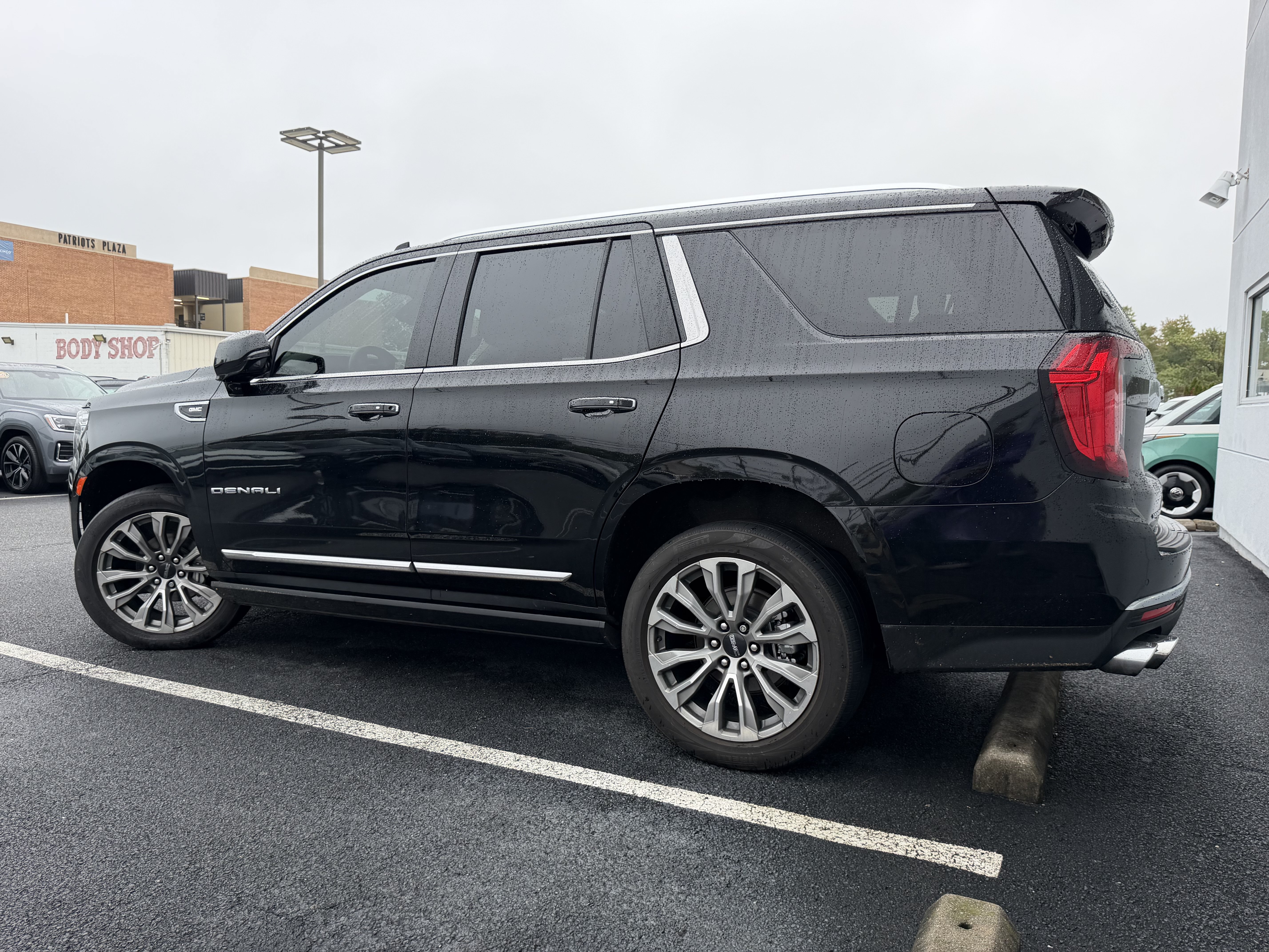 Used 2021 GMC Yukon Denali w/ Denali Premium Package AWD/4WD image 11