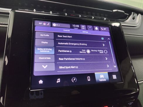 Used 2024 Jeep Grand Cherokee Altitude image 10