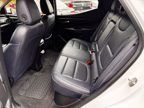 Used 2022 Chevrolet Bolt EUV LT w/ Convenience Package FWD image 16