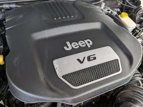 Used 2017 Jeep Wrangler Unlimited Rubicon image 22