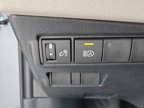 Used 2025 Toyota Corolla Cross L FWD image 29