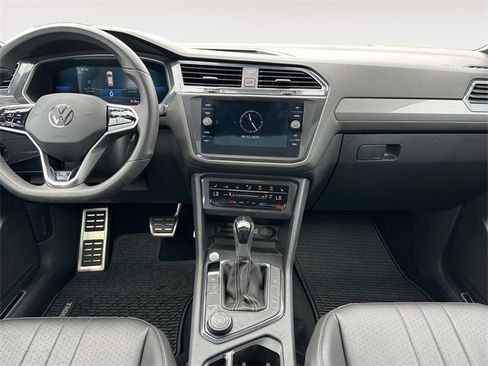 Used 2022 Volkswagen Tiguan SE R-Line image 11