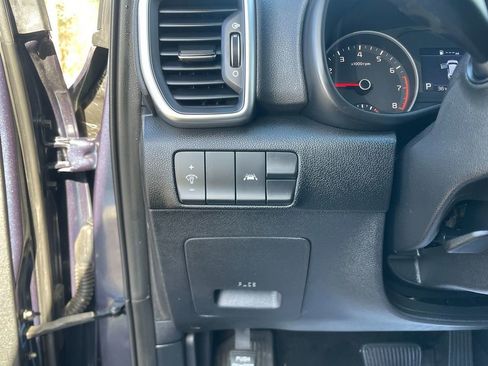 Used 2020 Kia Sportage LX image 14