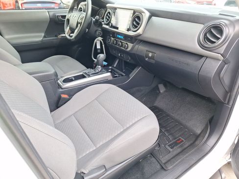 Used 2022 Toyota Tacoma SR5 RWD image 32