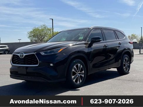 Used 2021 Toyota Highlander XLE FWD image 1