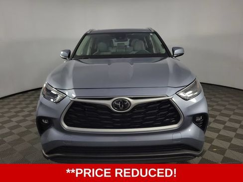 Used 2024 Toyota Highlander XLE AWD/4WD image 2