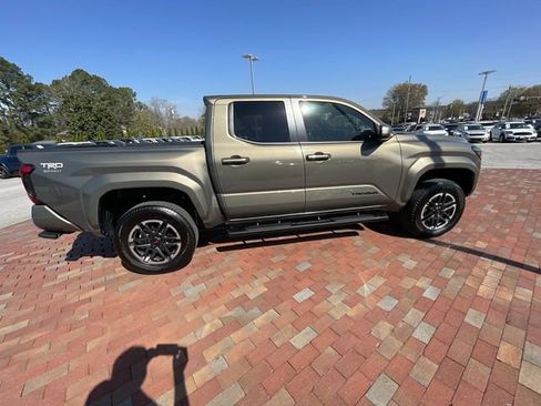 Used 2025 Toyota Tacoma TRD Sport AWD/4WD image 35